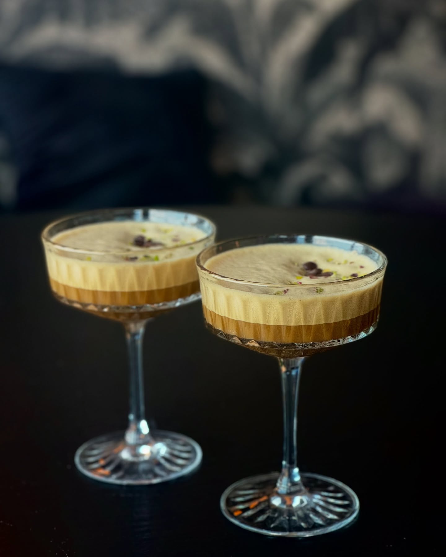 Dwa espresso martini na barze FUMO